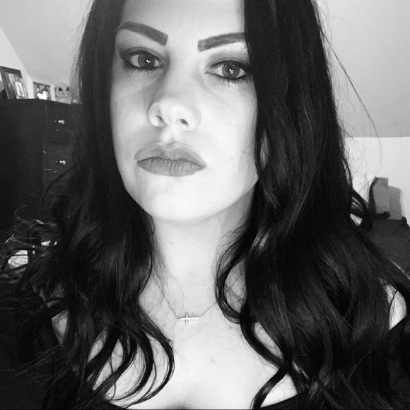 Meet your Posher, Lori - Picture 1 of 1